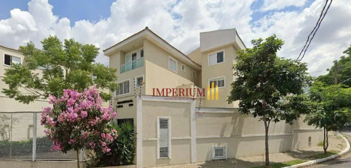 Sobrado em Condomínio Fechado com Piscina, Segurança e Vista Livre | 3 Dorms | 3 Vagas | J