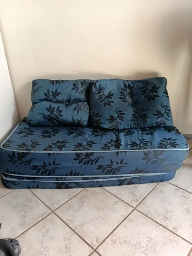Sofa cama ! 100 $ ! BOM ESTADO ! RETIRADA NOVO CAMPECHE !