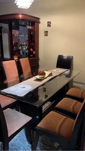 Mesa de jantar com 8 cadeiras