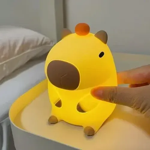 Esta Fofura está em Oferta - Luminária de mesa Capivara