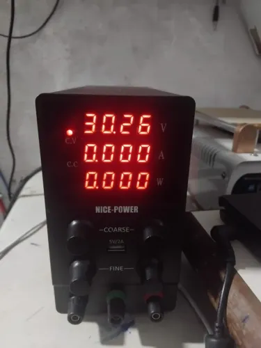 fonte de bancada 30V 10A