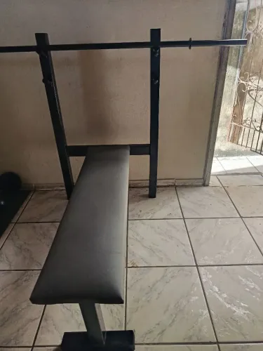 Banco supino reto com barra
