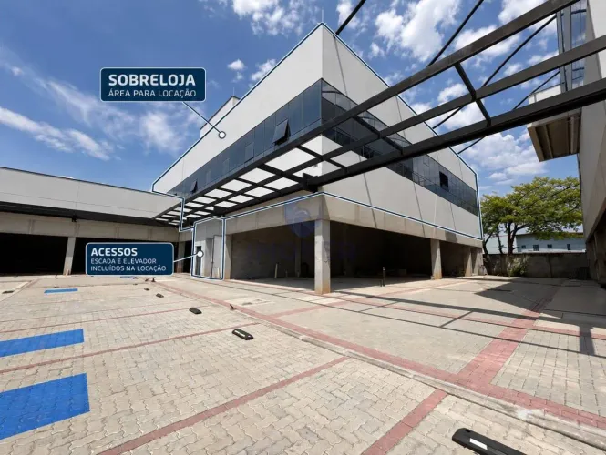 Espaço comercial (sobreloja) em Open Mall, Poá/SP; 844 m² (35 m x 24m); pé direito de 3,5