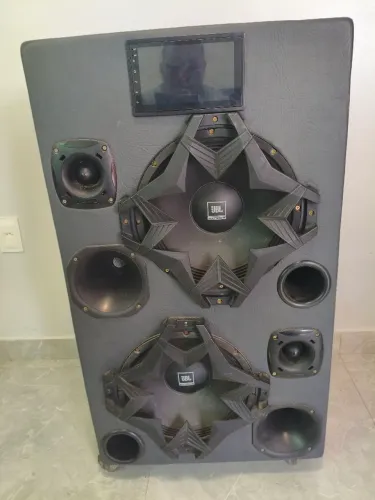 Caixa de som amplificada 