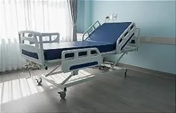 Cama Hospitalar Salutem 3 meses de uso, três alavancas