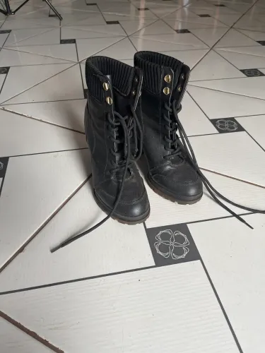 Bota tamanho 37