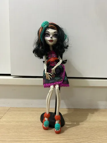 Boneca Monster High Skelita Caravelas - Art Class (G1) 2013