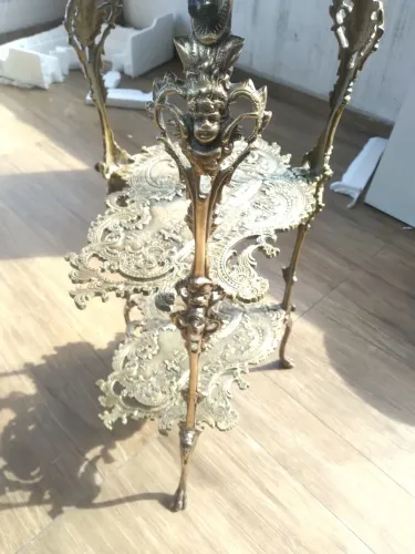 Mesinha antiga de bronze 70x42 perfeito p decoração ou colecionadores sem detalhes