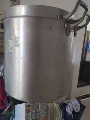 Vendo dois caldeirão grande 