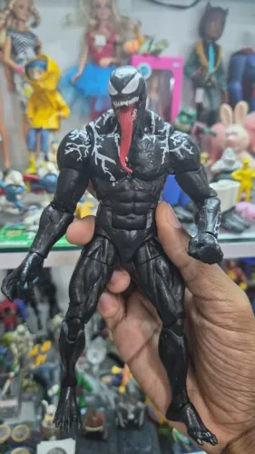 Boneco Venom Marvel Legends Series 15 CM