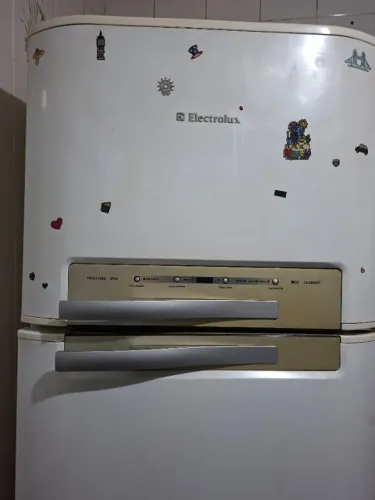 Geladeira Electrolux sucata