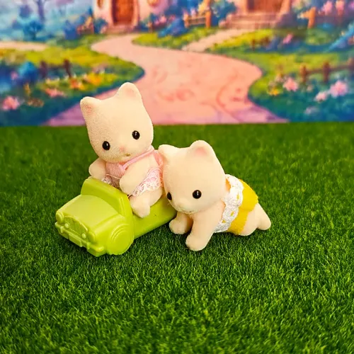 Sylvanian Families - Bebês Gêmeos Gato Primavera com Carrinho