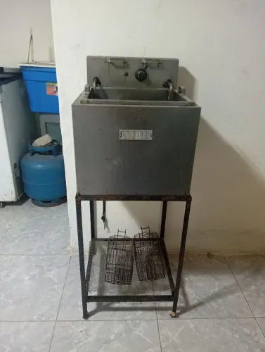 Vendo fritadeira croydon, água e óleo elétrica 