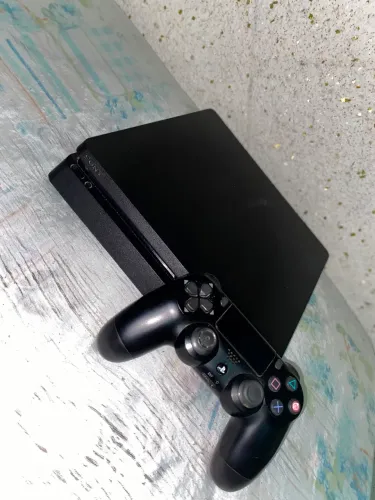 PlayStation 4 com 1 TB e 5 jogos de mídia física