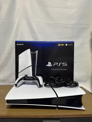 PS5, semi novo, oito meses de uso, com caixa cabos e controle originais, ótimo estado