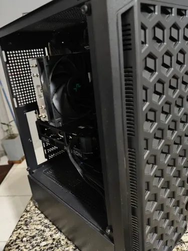 PC Gamer com RX9060 XT