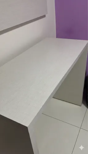 Escrivaninha bege texturizada, ótimo estado. 90x75x40cm. R$450. Retirada a combinar.