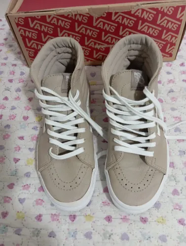 Tênis Vans cano médio em couro Original 