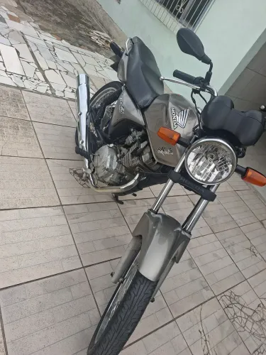 Vendo Honda cg 150 com partida:7:500 valor