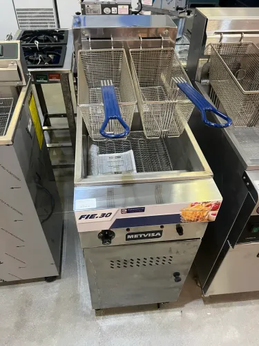 Fritadeira elétrica alta produção 2 cestos 30 litros 380v