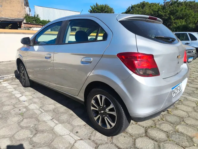 Chevrolet Onix Hatch LTZ 1.4 8V Flex Power Aut. 4P 2016