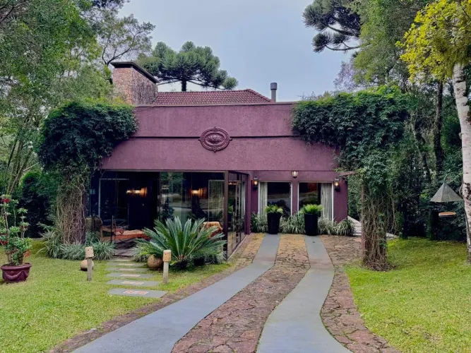 Casa de 4 dormitórios no condomínio Reserva da Serra - Canela/rs