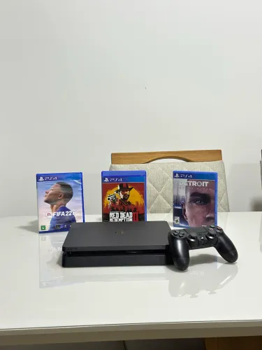 Console PS4 de 1TB com um controle e três jogos mídia física