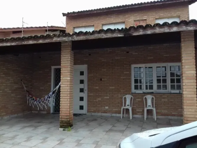 Alugo Quartos para Rapazes e Moças 