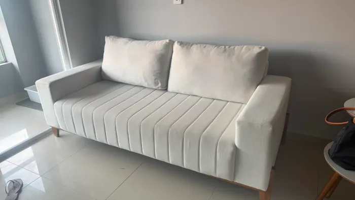 Sofá em linho branco