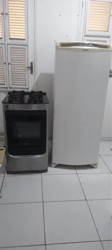 Kit geladeira frost free e fogão mesa de vidro