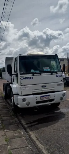 Caminhão semi novo