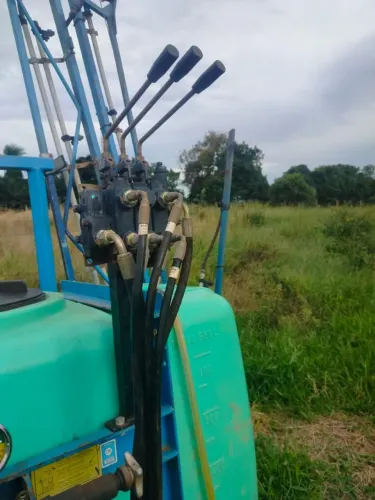 Pulverizador agrícola hidráulico 680 litros 