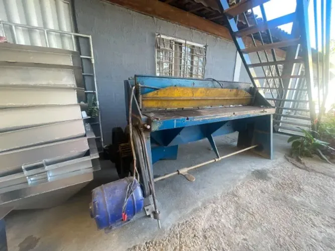 Guilhotina mecânica