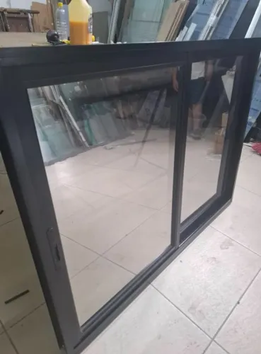 JANELA PRETA SUPREMA