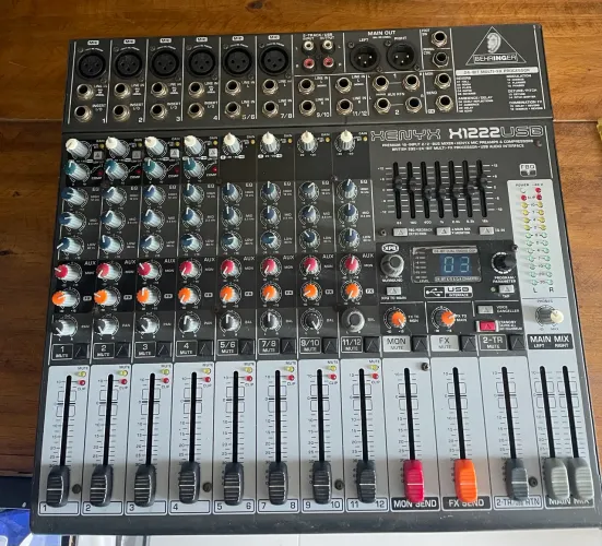 Mesa de som Behringer Xenyx x1222USB