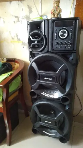 Uma caixa de som pancadão vendo pôr mil 800 reais vcs querem só entrar em contato Marisa 4