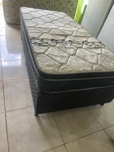 Cama box usada espuma d45