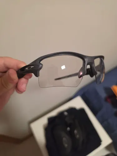 Óculos de Bike Oakley Transparente c/ Escurecimento no Sol
