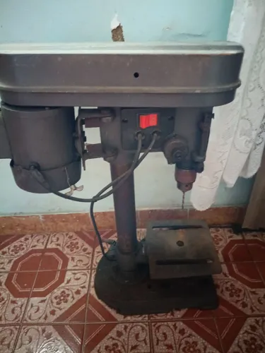 Furadeira de bancada 