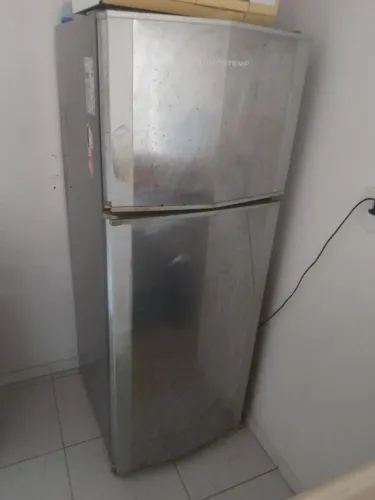 Geladeira da Eletrolux por 650 reais 