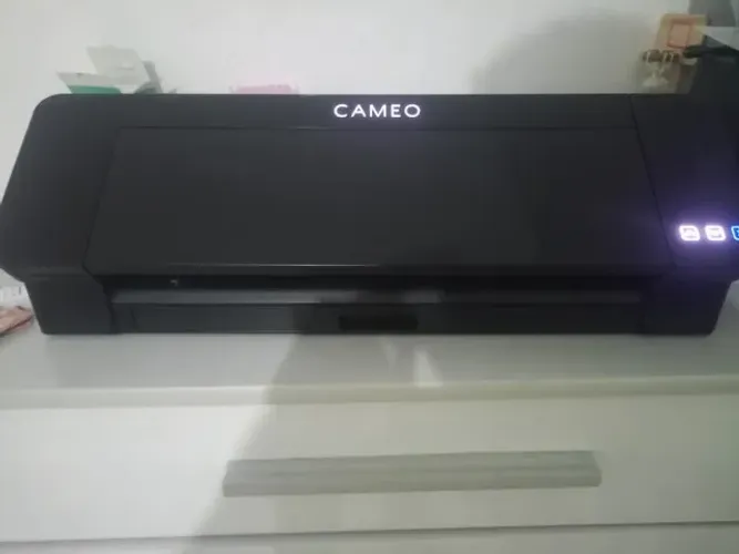 Silhouette Cameo 4