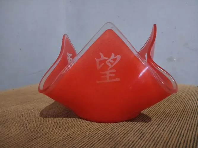 Cinzeiro / Centro de Mesa em Vidro Vermelho Artístico