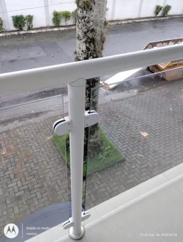 Parapeito alumínio e vidro temperado 8,00 metro