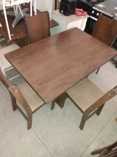 Mesa 4 cadeiras em MDF