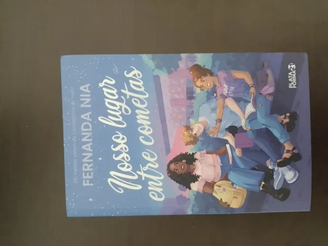 Livro: Nosso Lugar Entre Cometas de Fernanda Nia