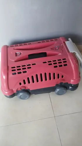 Vende-se duas casinha de cachorro. 