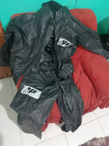 Vendo conjunto de capa de chuva