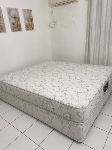 Vendo uma cama King