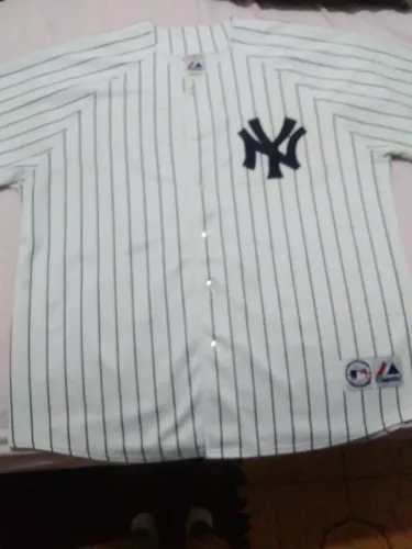 Camisas esportivas masculinas ambas originais. Em ótimo Estado.