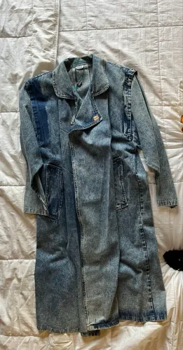 Vendo casacão jeans em perfeito estado - tamanho M - 4 X de 100,00